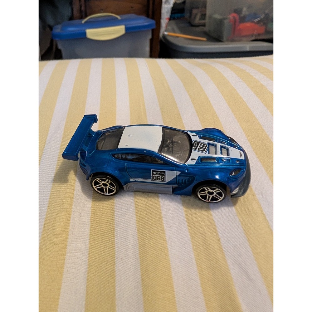Hot Wheels Aston Martin Vantage GT3 Blue 1:64 Scale Diecast Model Car F1160